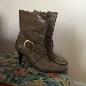Brownish/Tan Women’s sz 10 short boots side buckle